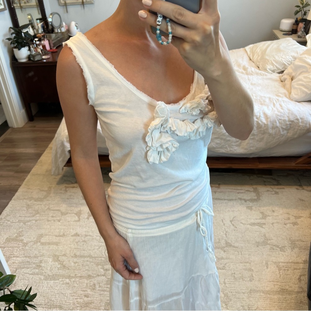 🤍 WHITE ROSE TANK 🤍 - Picture 2 of 6